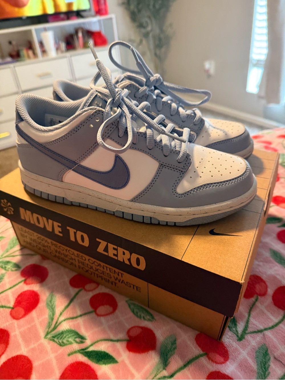 Nike Kids Low-Top Sneakers in Light Blue and White - Picture 2 of 8